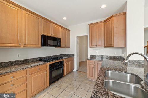 14631 Weeburn Way, Woodbridge VA  22191-4043 exterior