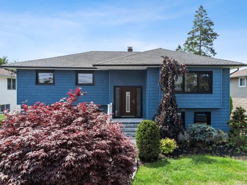 2512 April Ln, North Bellmore NY  11710-5113 exterior