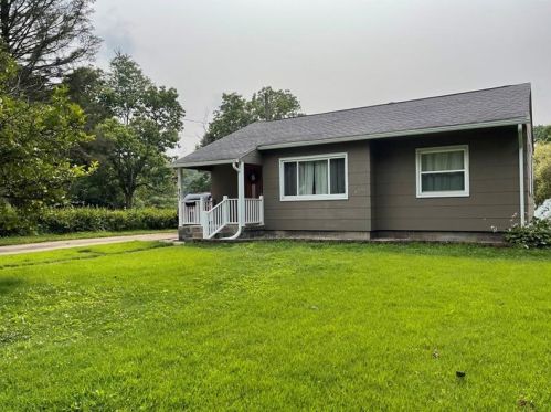 437 Memorial Ave, Grove City, PA 16127-2309