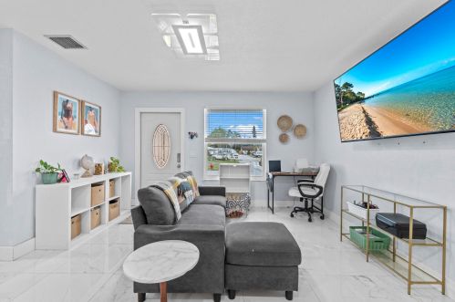 5305 Cannon Way, West Palm Beach FL  33415-3700 exterior