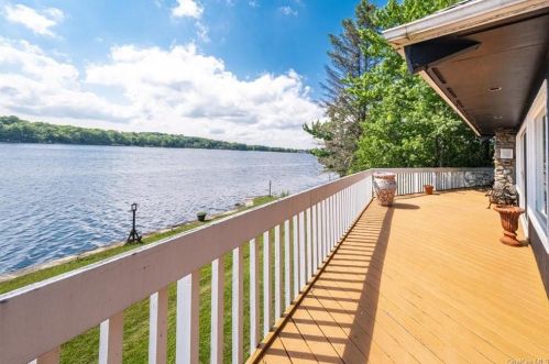 44 Overlook Rd, Rock Hill NY  12775-6208 exterior