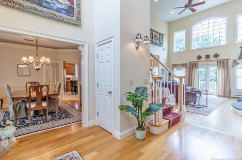 12 Sunrise Dr, Manchester, CT 06040-9306