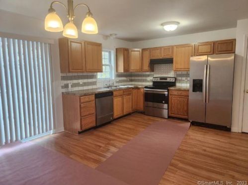 14 Kenneth Cir, Waterbury CT  06710-1144 exterior