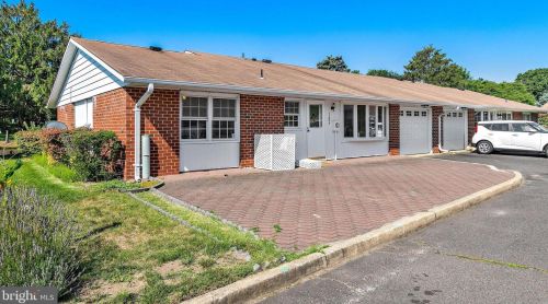 1180 Clydebank Ct, Lakewood, NJ 08701-6943