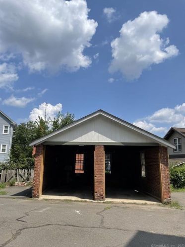 18 Kimball Dr, New Britain, CT 06051-3337