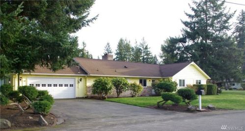 11323 Loma Pl, Lakewood, WA 98499-1240