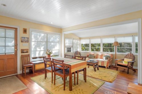 728 Luton Dr, Glendale, CA 91206-2628