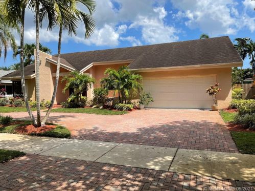9211 101st Ave, Miami, FL 33176-1713