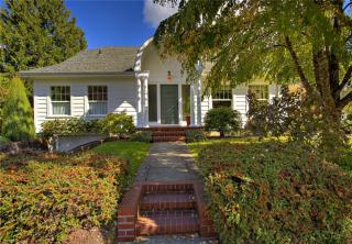 1910 Water St, Olympia, WA 98501-2854