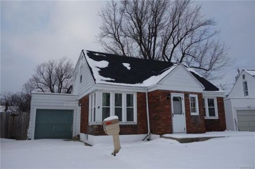 4 Exeter Ct, Buffalo, NY 14215-1824