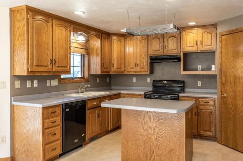 3095 Olde Hickory Trl, Green Bay, WI 54313-7292