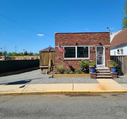 2112 48th St, North Bergen, NJ 07047-2808