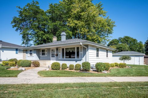 4010 Harding Rd, Kenosha, WI 53142-7037