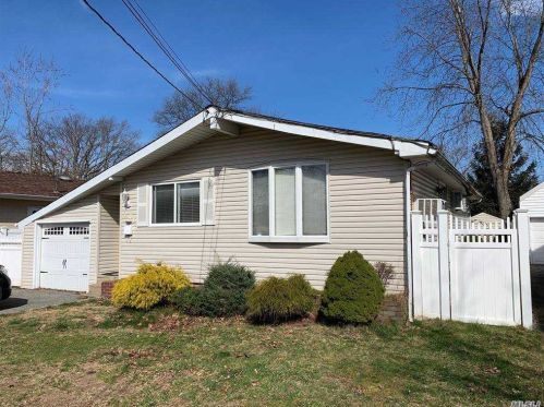 241 2nd St, Deer Park, NY 11729-6007