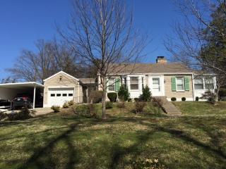 301 Kenwood Hill Rd, Louisville, KY 40214-3536