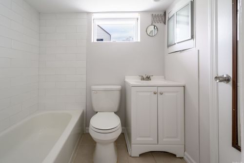 212 5 St, North Lindenhurst NY 11757-4628 exterior