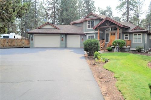 60923 Zircon Dr, Bend OR  97702-9010 exterior