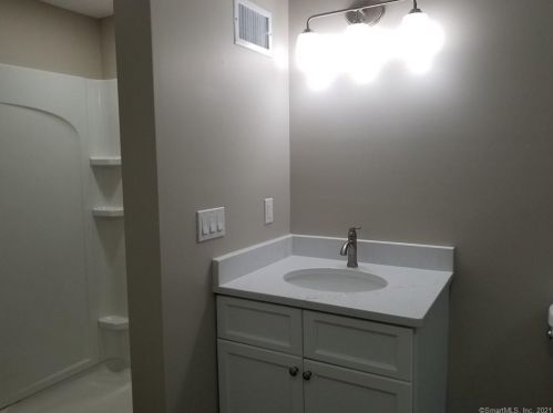 56 Wopowog Rd, East Hampton CT  06424-1673 exterior