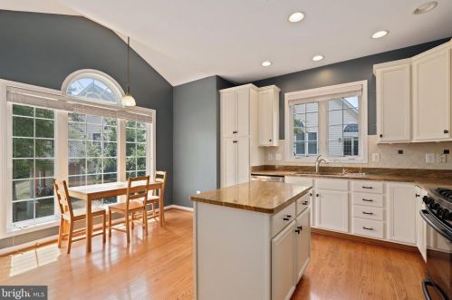 15843 Fourmile Creek Ct, Haymarket VA  20169-5427 exterior