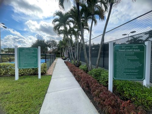 7110 Veneto Dr, Boynton Beach FL  33437-3741 exterior