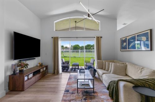 7857 Manor Forest Ln, Boynton Beach FL  33436-8818 exterior