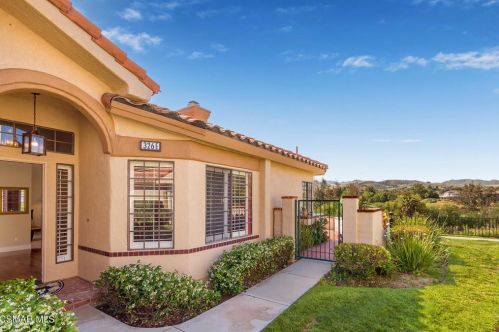 326 Country Club Dr, Simi Valley, CA 93065-7644