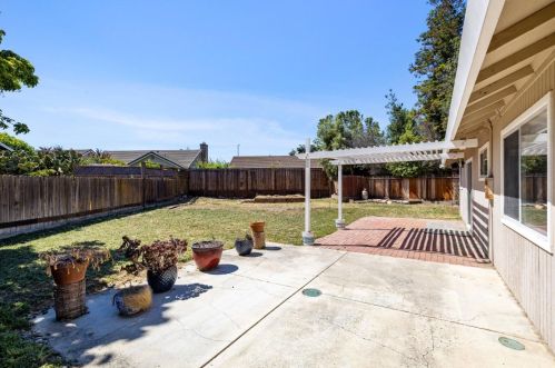 681 Spg Dr, Hollister CA  95023-3468 exterior