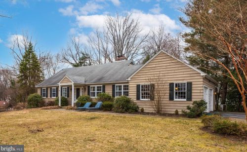 859 Farragut Rd, Berwyn, PA 19312-2004