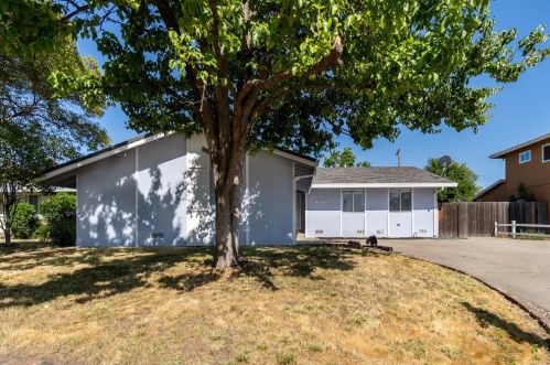 7012 Durham St, Citrus Heights, CA 95621-3648