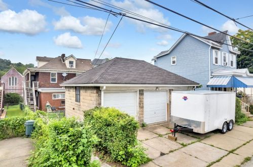 1025 Chartiers Ave, Pittsburgh PA  15220-4852 exterior