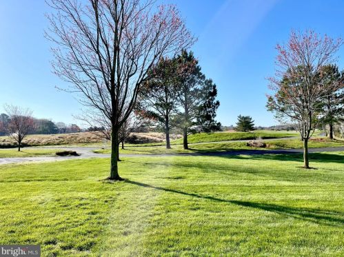 3 Clubhouse Dr, Millville, DE 19970-3239