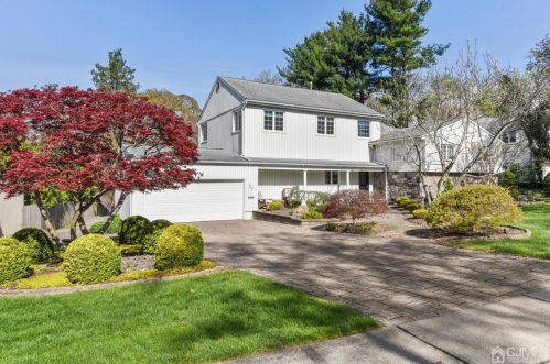 27 Agate Rd, East Brunswick, NJ 08816-1301