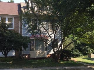 8451 Canyon Oak Dr, Springfield VA  22153-3577 exterior