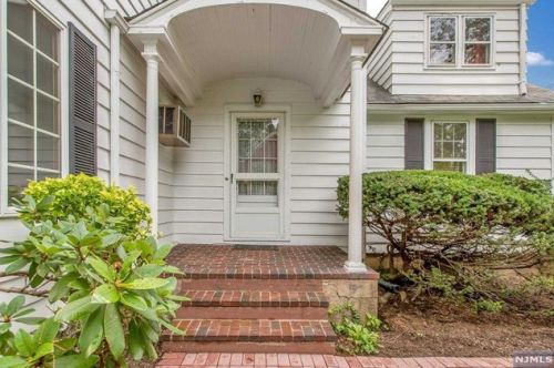 675 Center St, Oradell, NJ 07649-2003