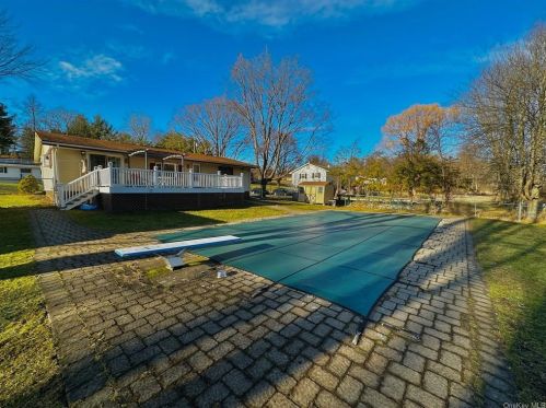 45 Eisenhower Dr, Middletown NY  10940-4543 exterior