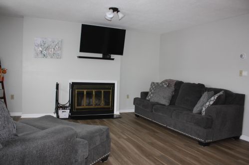 115 Fieldstone Dr, Londonderry NH  03053-2709 exterior