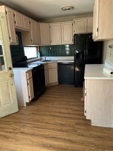 63 Windhorst Ave, Bethpage, NY 11714-4931