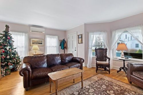 3 Riverside Pl, Gales Ferry CT  06335-1442 exterior