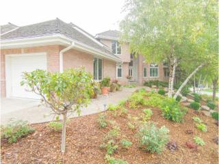 7624 Bay Cir, Minneapolis, MN 55438-2914