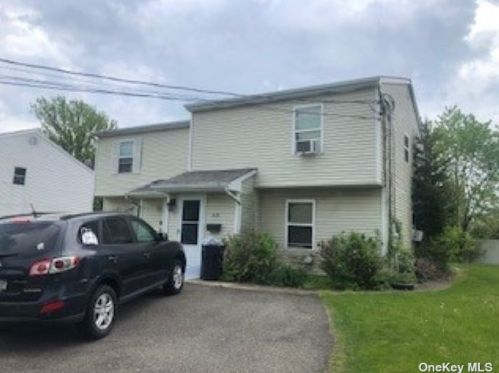 818 Kings Ave, North Lindenhurst, NY 11757-2936