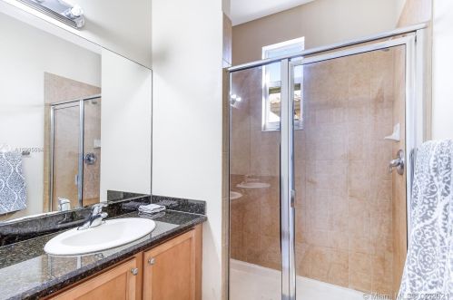 1121 147th Ter, Hollywood FL  33027-6182 exterior