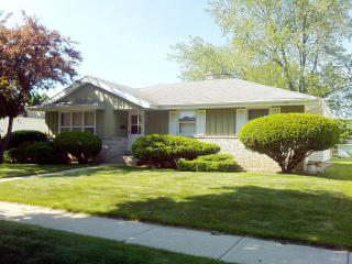 6821 Acacia St, Milwaukee, WI 53223-5745