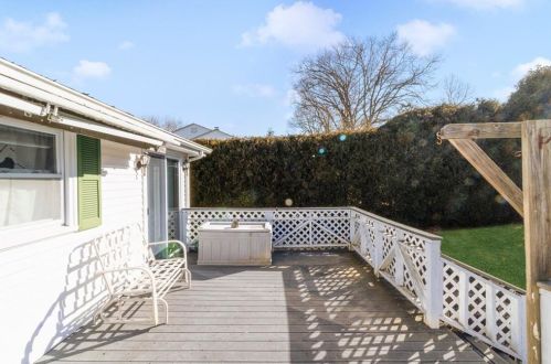 59 Grinnell Ave, Tiverton RI  02878-1901 exterior