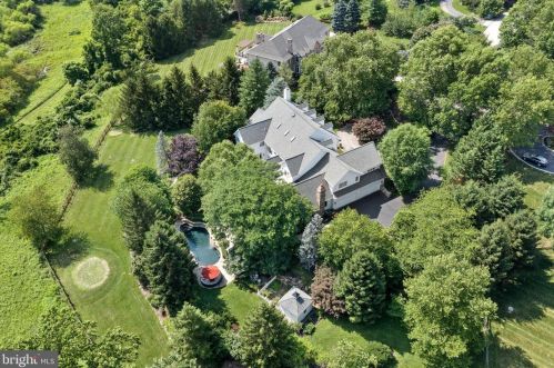 4 Iddings Ln, Newtown Square, PA 19073-1424