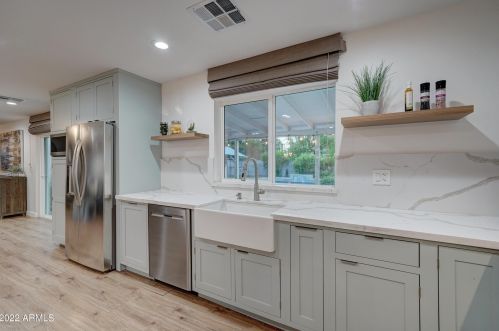 7814 11th Ave, Phoenix AZ  85021-7113 exterior