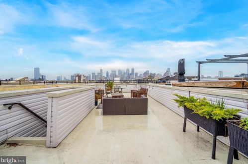 1722 Manton St, Philadelphia PA 19146-3018 exterior