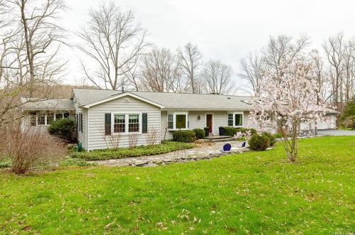 862 Netherwood Rd, Hyde Park, NY 12538-2729