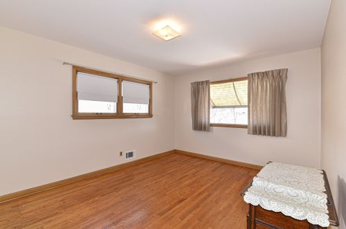 5416 Midland Dr, Milwaukee WI 53220-1420 exterior