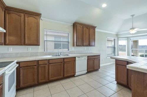 11313 Southerland Dr, Denton TX  76207-8693 exterior