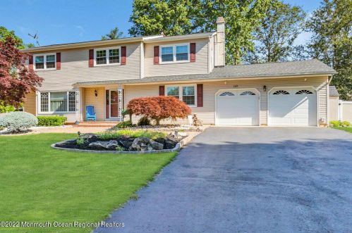 149 Sycamore Ave, East Freehold, NJ 07728-2956
